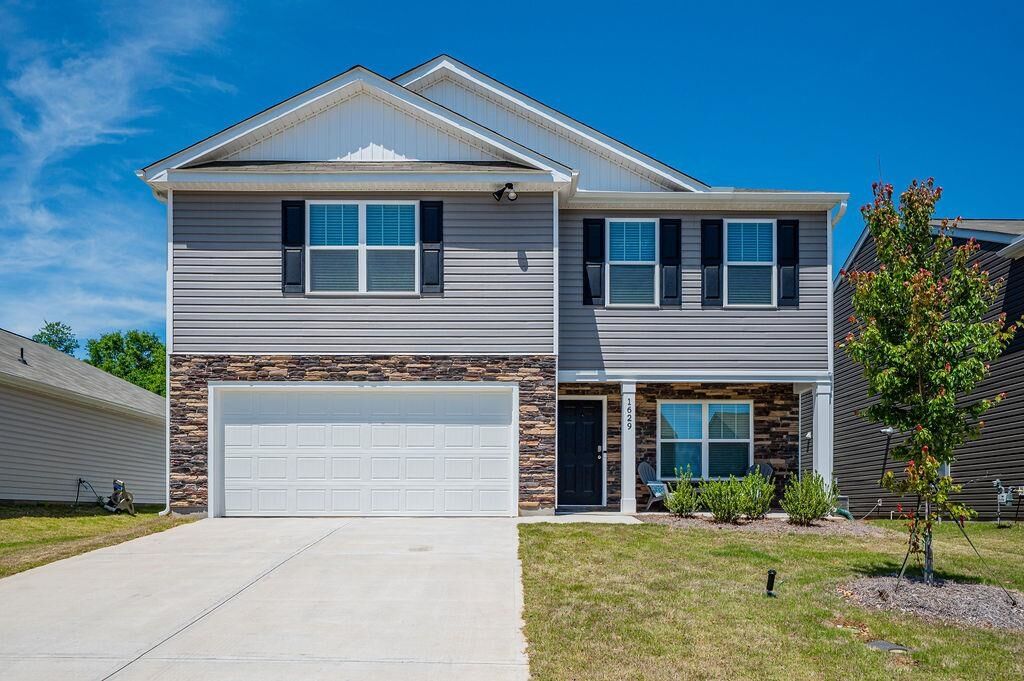 Property Photo: 1629 Martingale Way Way SC 29376