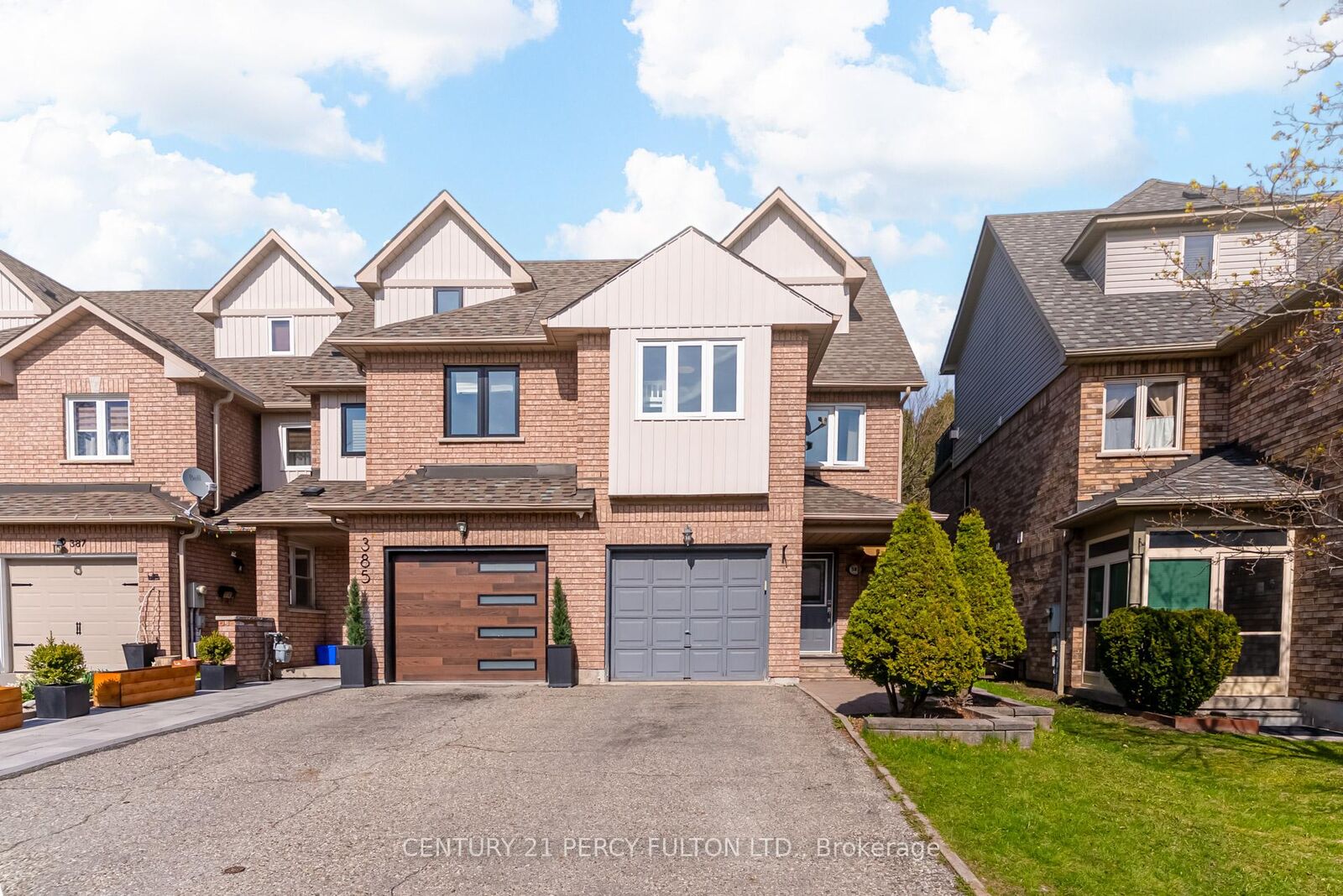 Property Photo:  383 Sparrow Circle  ON L1V 7E7 