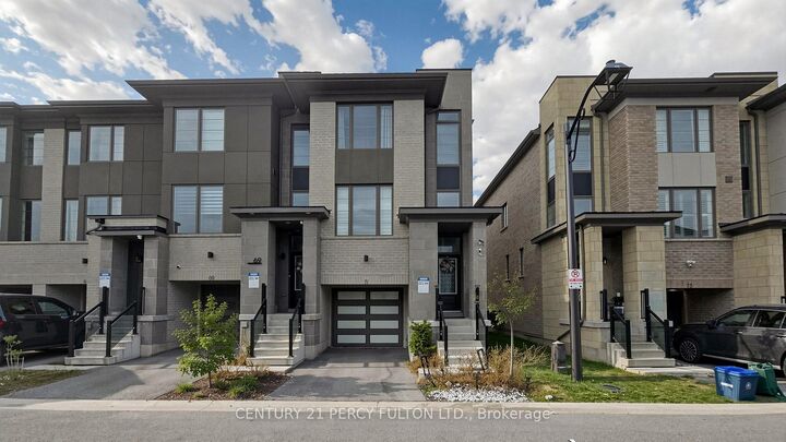 Photo de la propriété:  71 Donald Fleming Way  ON L1R 0N8 