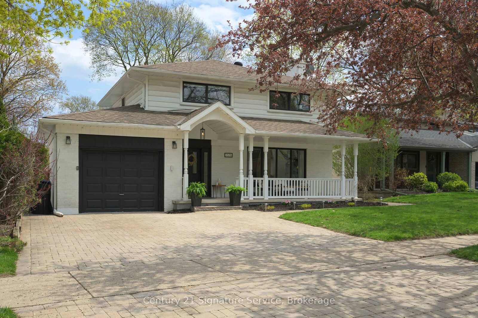 Property Photo:  1578 Sherway Drive  ON L4X 1C4 