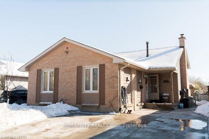 43 Renny Crescent — photo 1