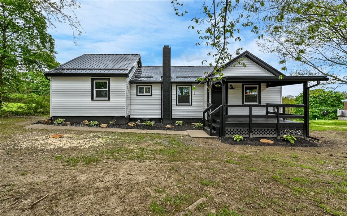 Property Photo:  1295 Lark Dr  PA 16117 