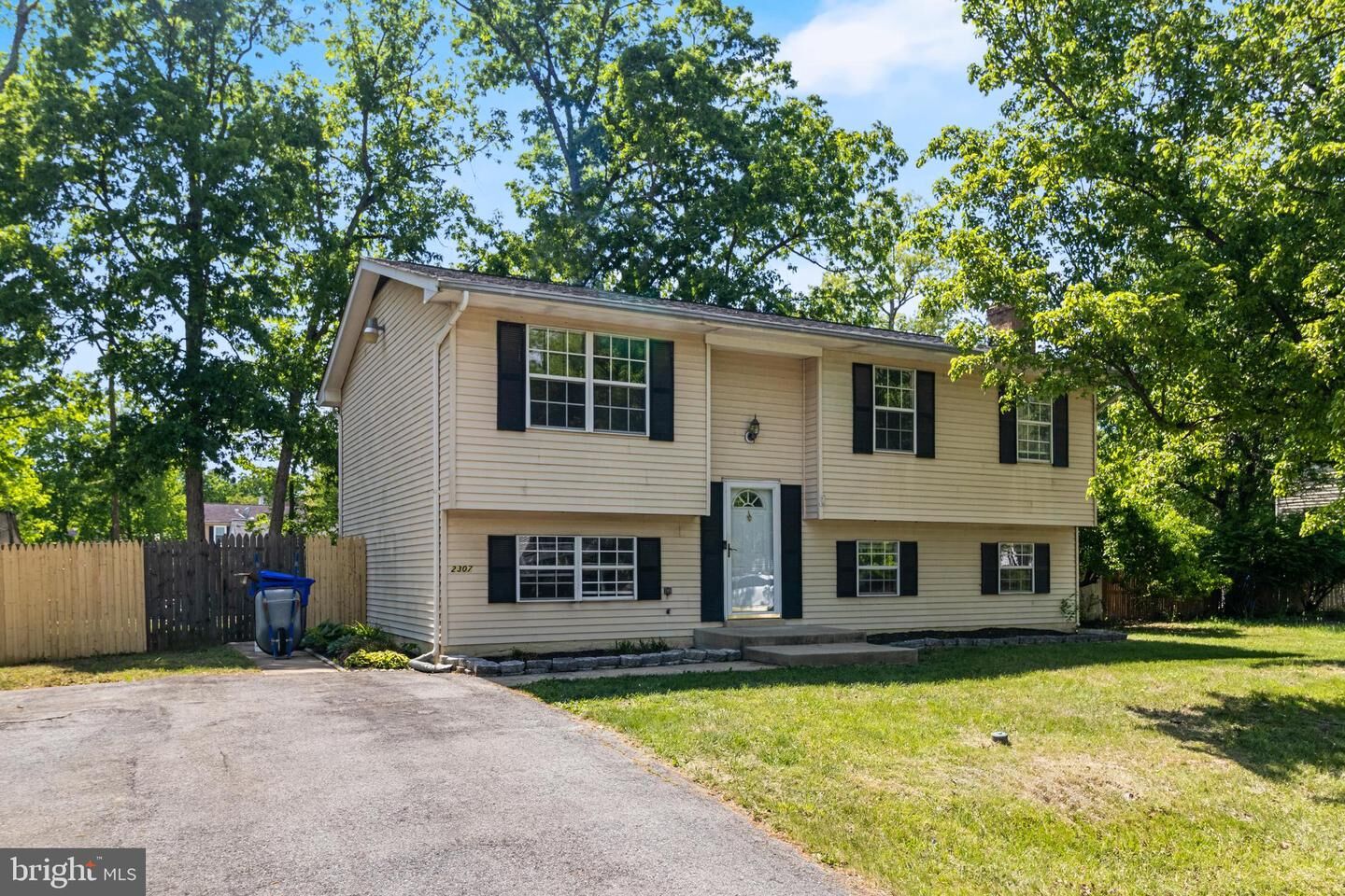 Property Photo:  2307 Valley Oak Court  MD 20601 