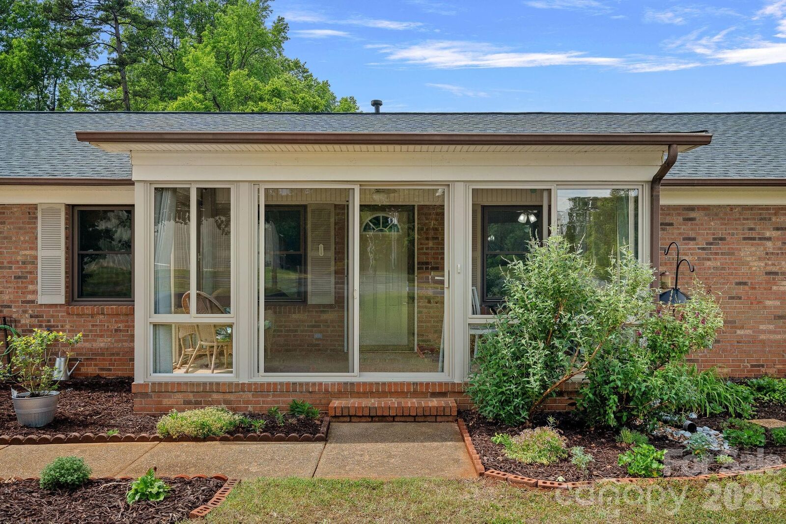 Property Photo:  6131 Kinghurst Drive  NC 28216 