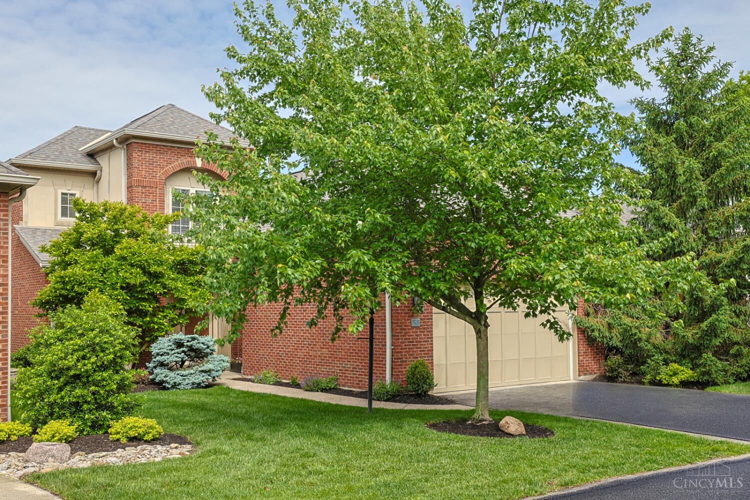 Property Photo:  8731 Kenwood Road  OH 45242 