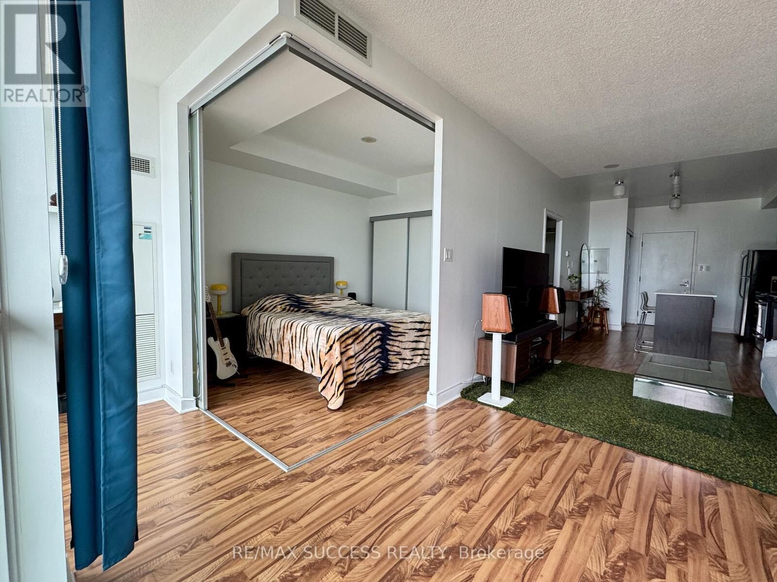 Property Photo:  1171 Queen Street West 1605  ON M6J 0A5 