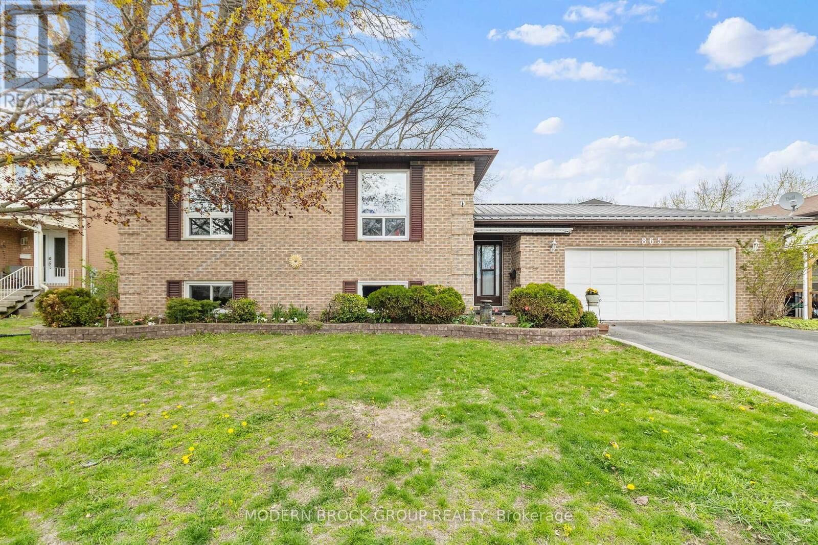 Property Photo:  865 Cunningham Crescent  ON K6V 6H3 