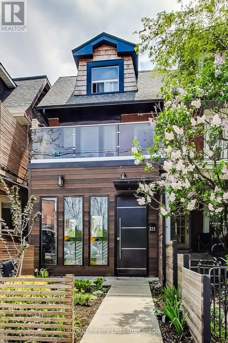 Property Photo:  225 Wallace Avenue (Lower)  ON M6H 1V5 