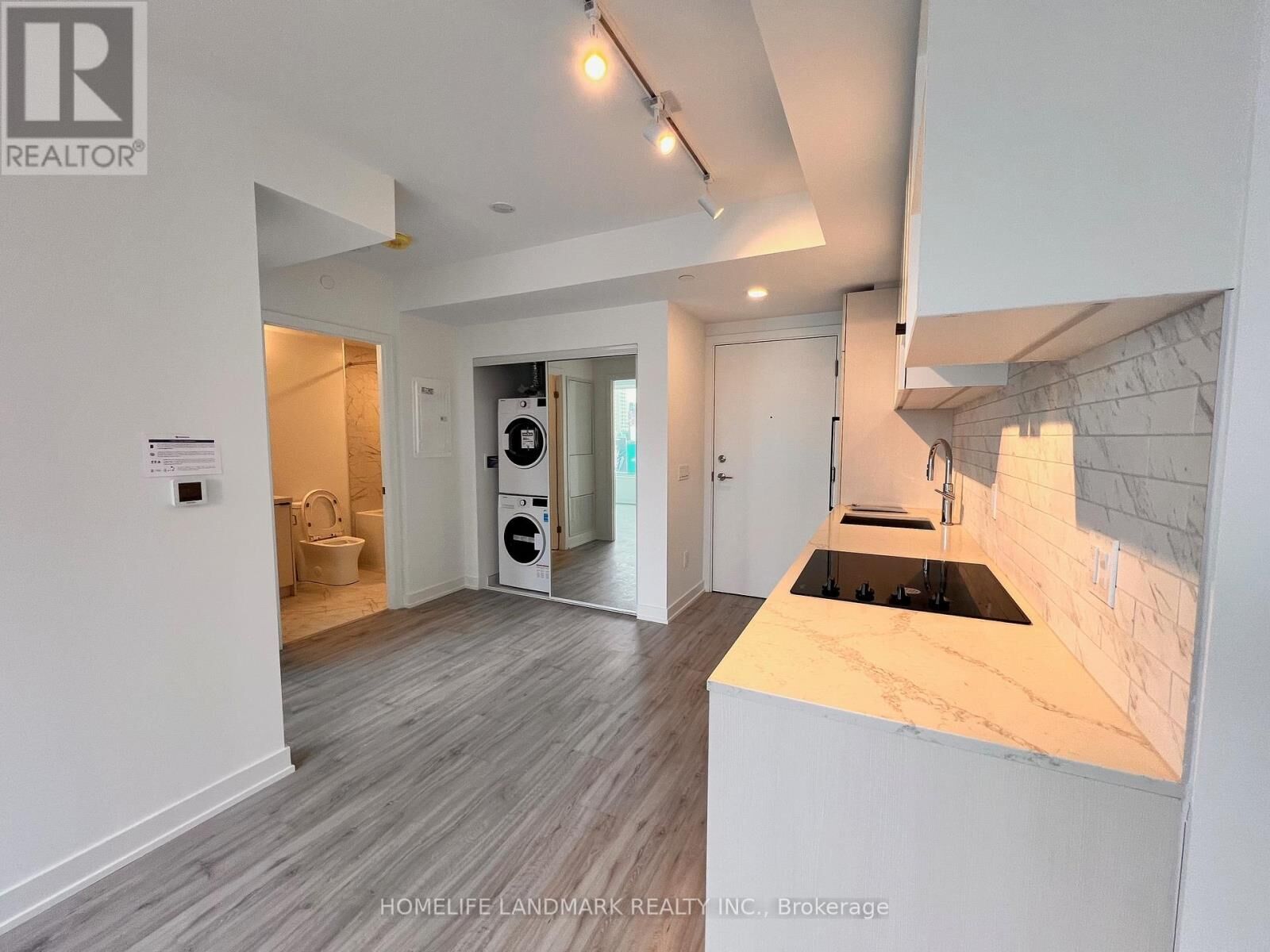 Property Photo:  252 Church Street 2016  ON M5B 0E6 
