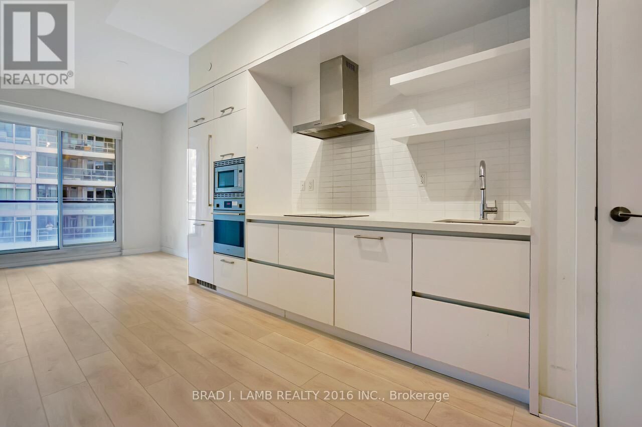 Property Photo:  2221 Yonge Street 605  ON M4S 2B5 
