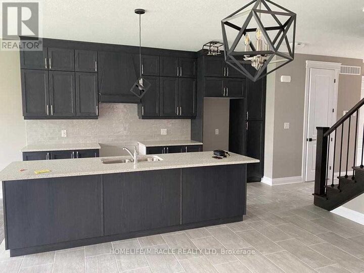 Property Photo:  212 Woodbine Avenue  ON N2R 1Y5 