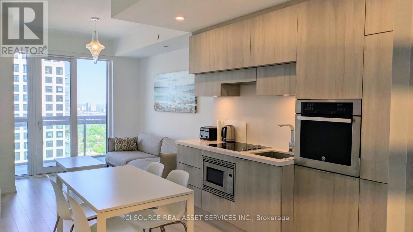 Property Photo: 39 Roehampton Avenue 3210 ON M4P 0G1