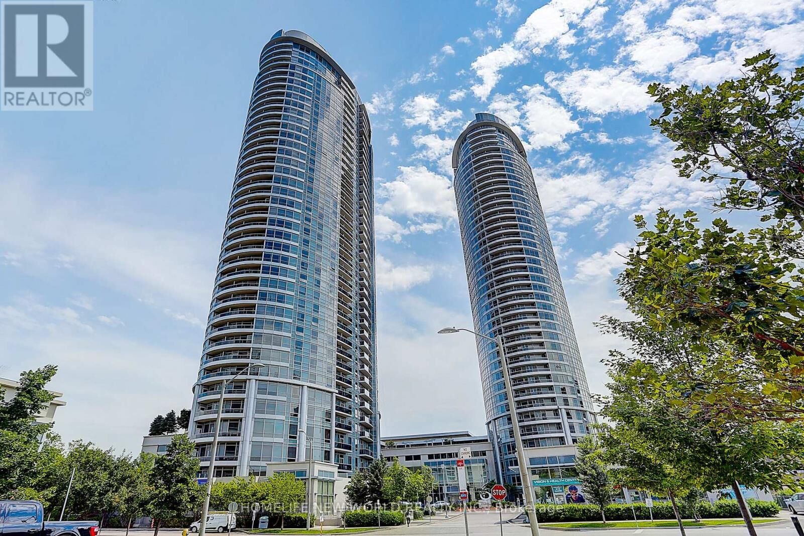 Property Photo:  135 Village Green Square 923  ON M1S 0G4 
