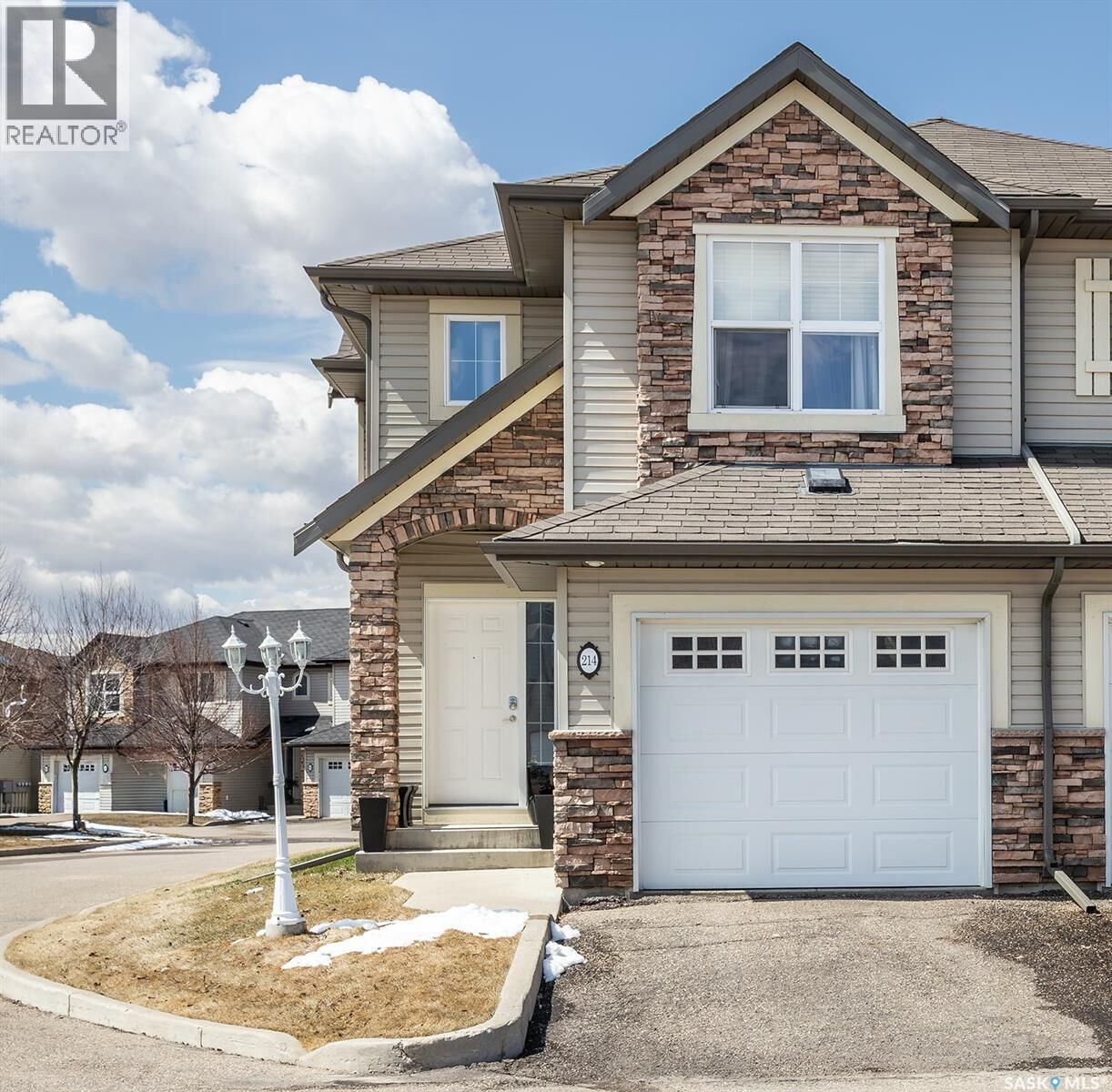 Property Photo:  214 615 Lynd Crescent  SK S7T 0G8 