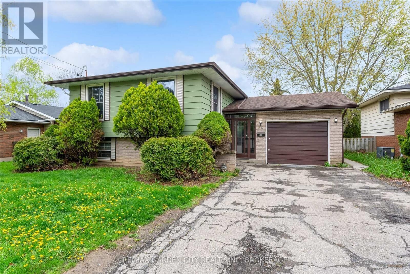 Photo de la propriété:  82 Linwell Road  ON L2N 6B1 