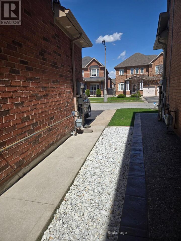 Property Photo:  75 Executive Court  ON L6R 0L5 