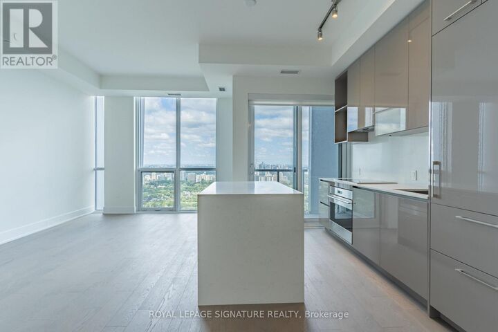 Property Photo:  1 Yorkville Avenue 5606  ON M4W 0B1 