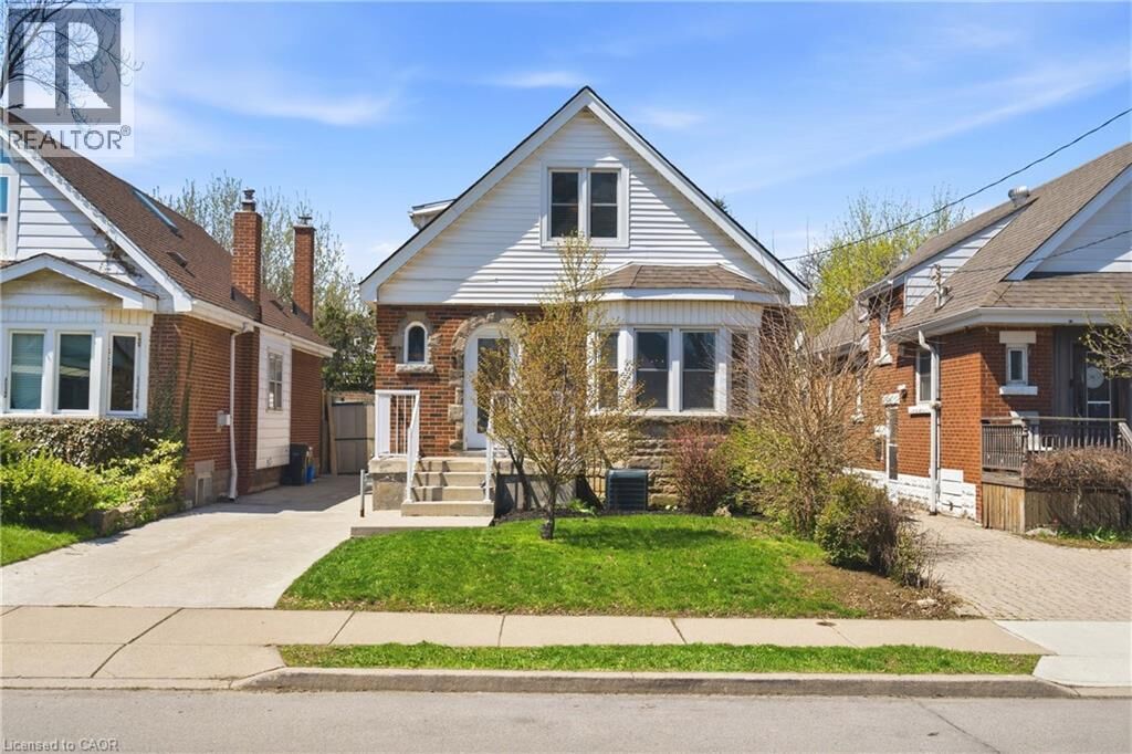 Property Photo:  148 Huxley Avenue South  ON L8K 2R1 