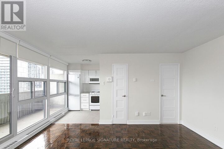 Property Photo:  33 Isabella Street 203  ON M4Y 2P7 