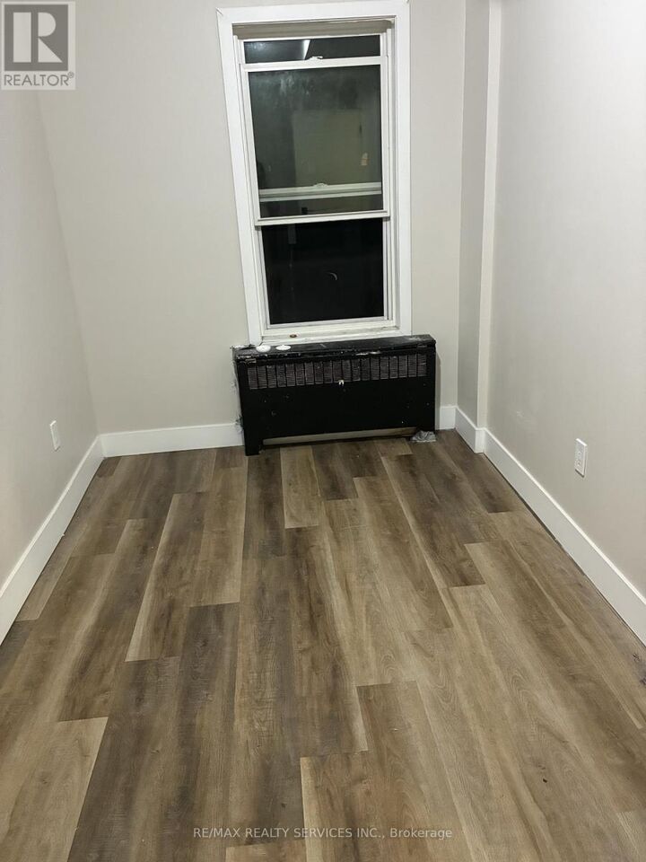 Property Photo:  748 Barton Street East Unit 1  ON L8L 3B1 