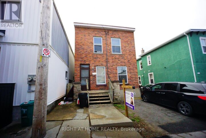 Property Photo:  122 Eccles Street South  ON K1R 6S8 