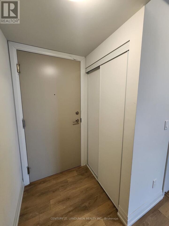 Property Photo:  20 Meadowglen Place 1909  ON M1G 0A9 