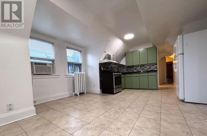 Property Photo:  55 Brunswick Ave   3rd Avenue 3rd Fl  ON M5S 2L8 