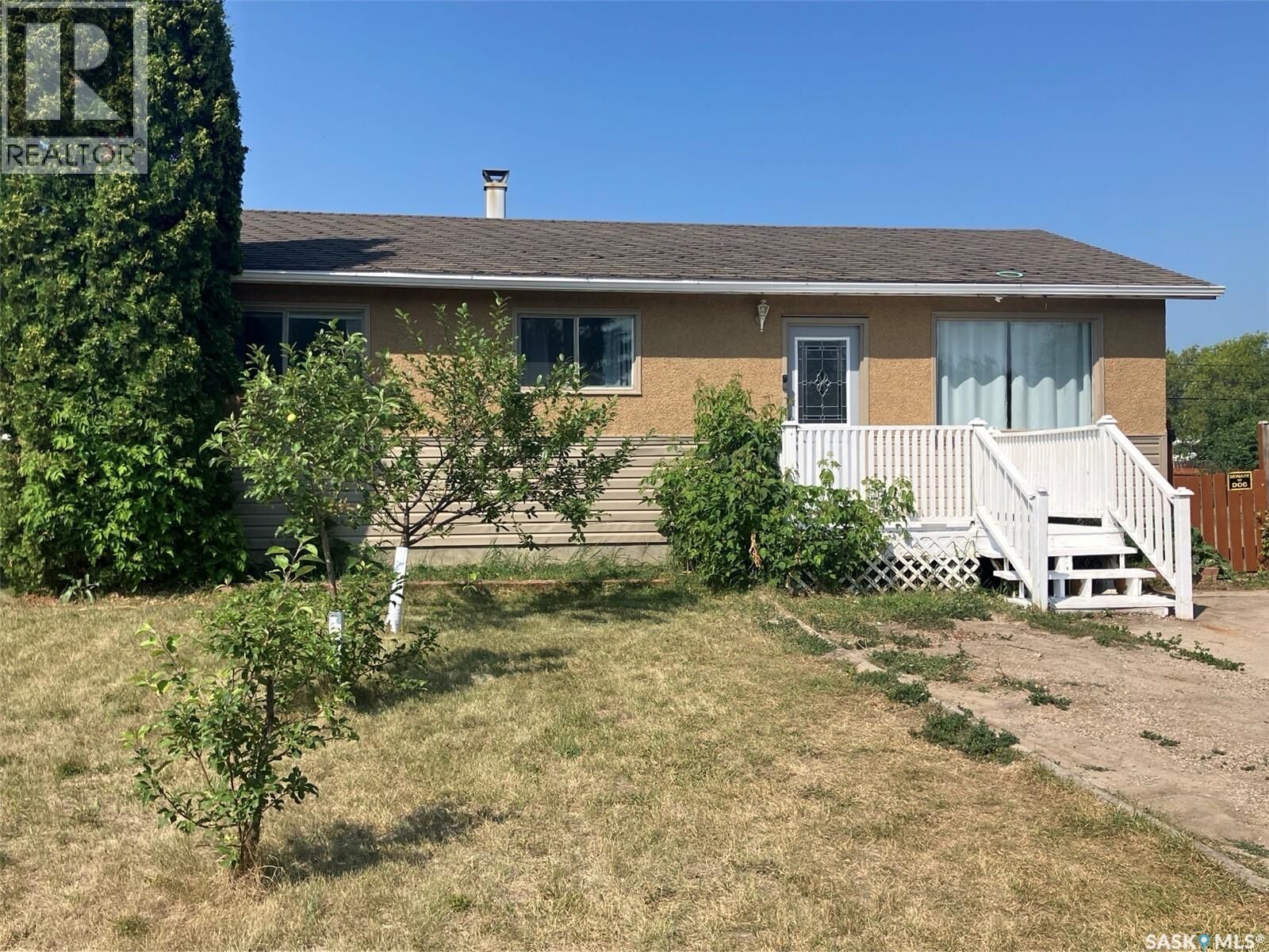 Property Photo:  110 4th Street N  SK S0E 1E0 