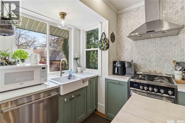 Property Photo:  310 8th Street E  SK S7H 0P5 