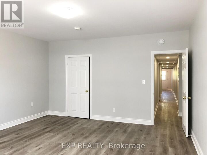 Property Photo:  2798 Dundas Street West  ON M6P 1Y5 