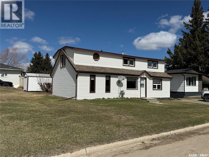 Property Photo:  117 3rd Avenue NW  SK S0K 4V0 