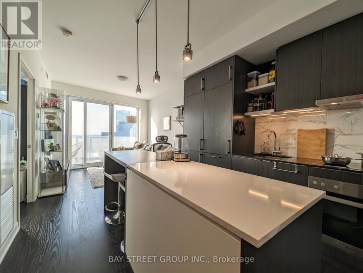 Property Photo:  100 Harbour Street 6103  ON M5J 0B5 