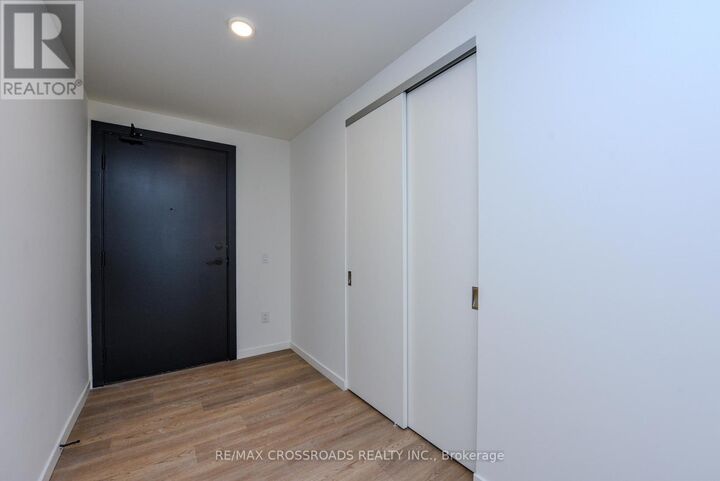 Property Photo:  689 The Queensway Drive 520  ON M8Y 1L1 