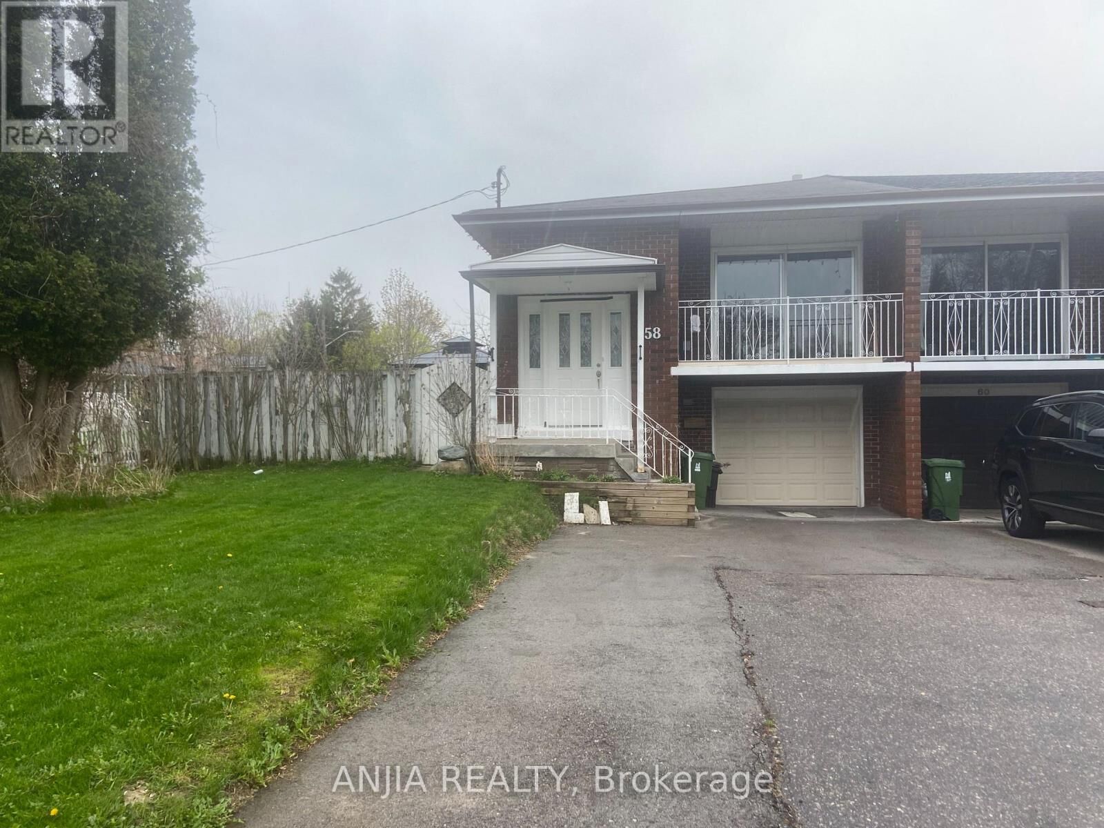 Property Photo:  58 Kitchener Road Main#2  ON M1E 2X5 
