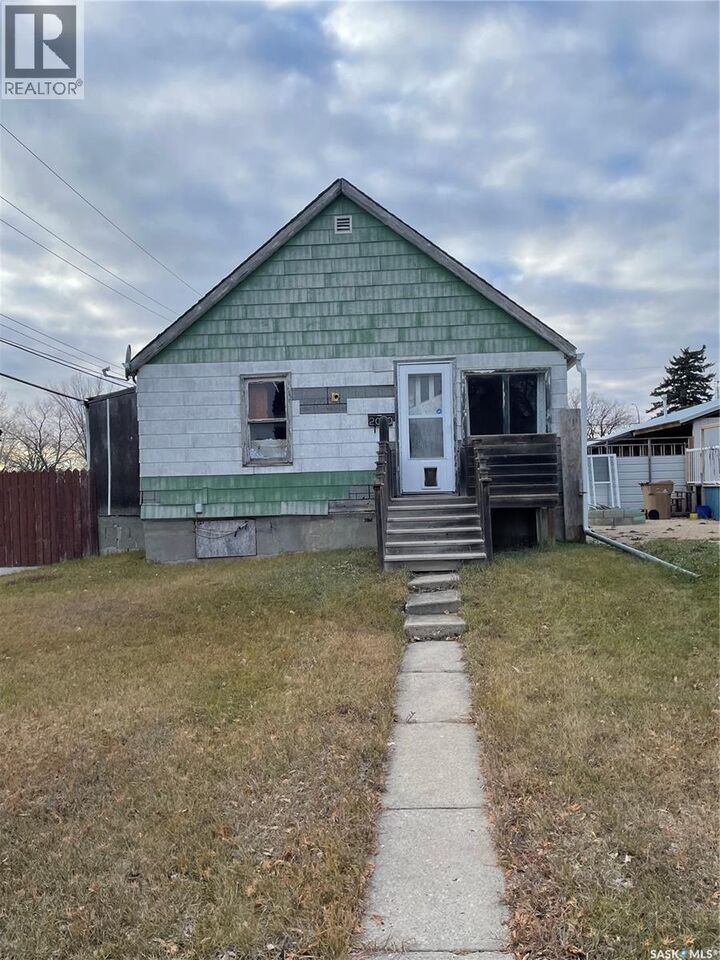 Property Photo:  2080 Connaught Street  SK S4T 4T7 
