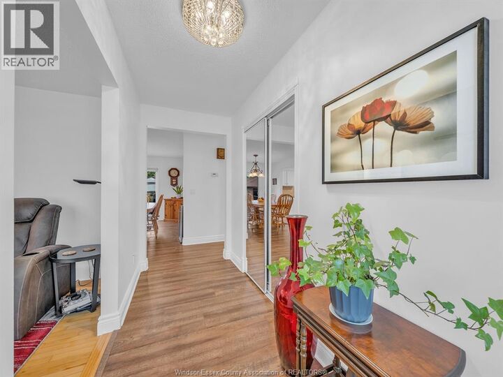 Property Photo:  18 Marvin Gardens  ON N9V 3M8 
