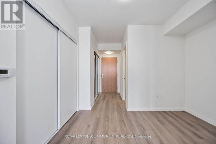 Property Photo:  8960 Jane Street 429  ON L4K 0N9 