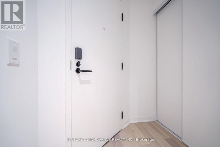 Property Photo:  2625 Dundas Street West 311  ON M6P 1X9 