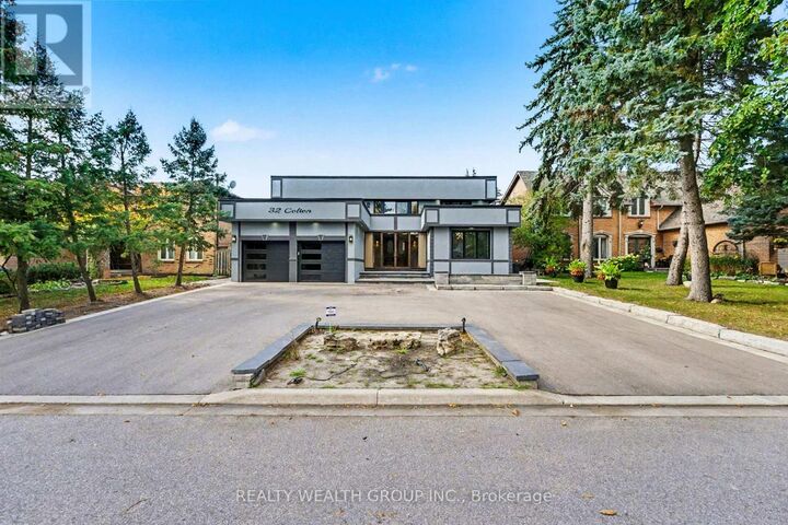 Property Photo:  32 Colton Crescent South  ON L4L 3L7 