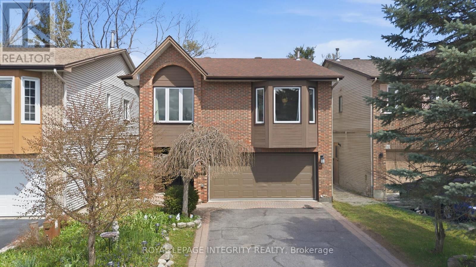Property Photo:  4 Hackett Street  ON K1V 0P8 