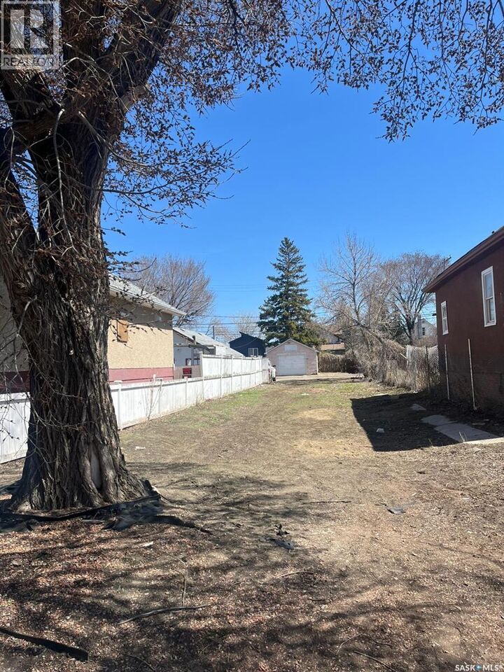 Property Photo:  1657 Toronto Street  SK S4P 1M3 