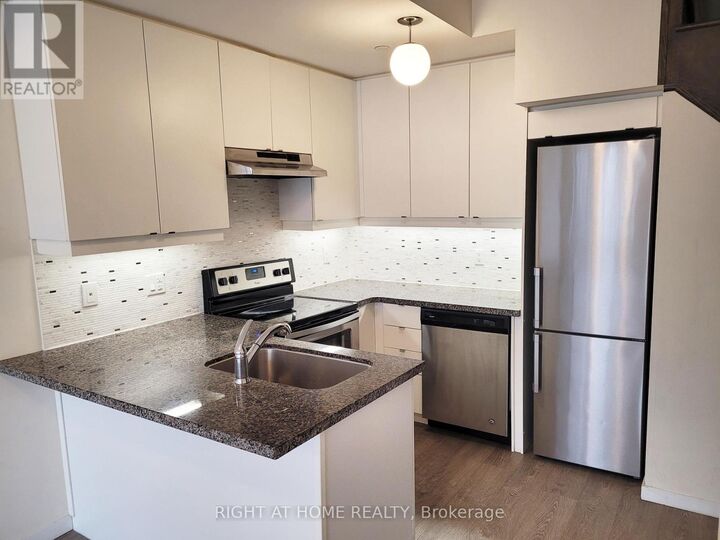 Property Photo: 300 Alex Gardner Circle 47 ON L4G 3G5