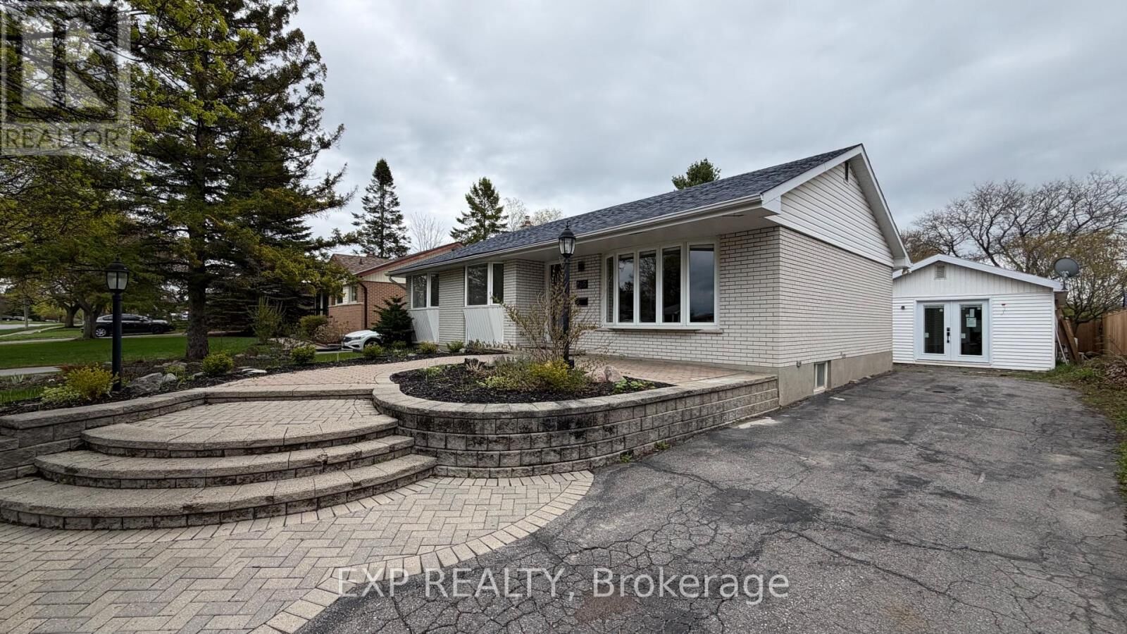 Property Photo:  265 College Street West  ON K8P 2H7 