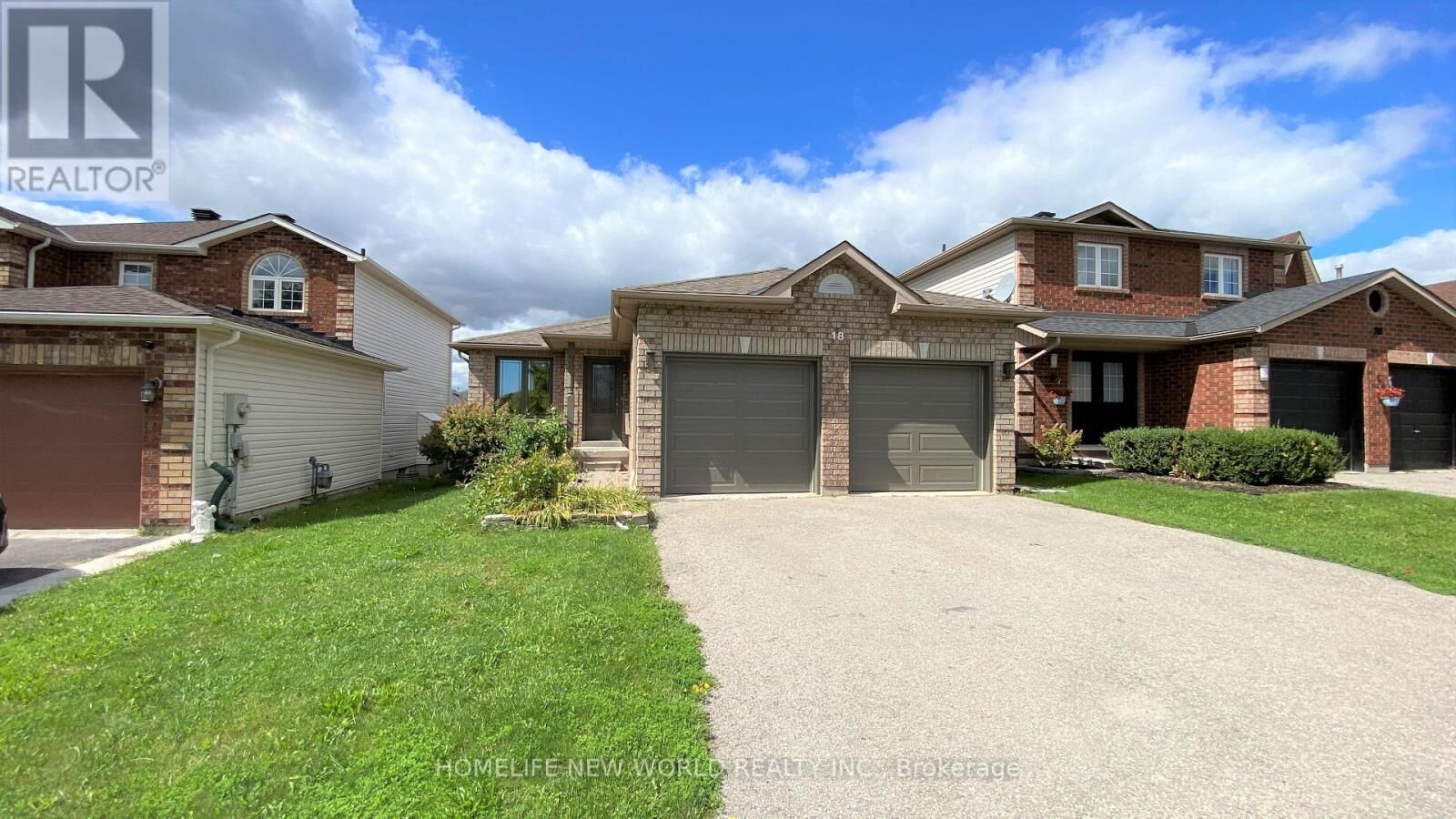 Property Photo:  18 Ambler Bay  ON L4M 7A5 