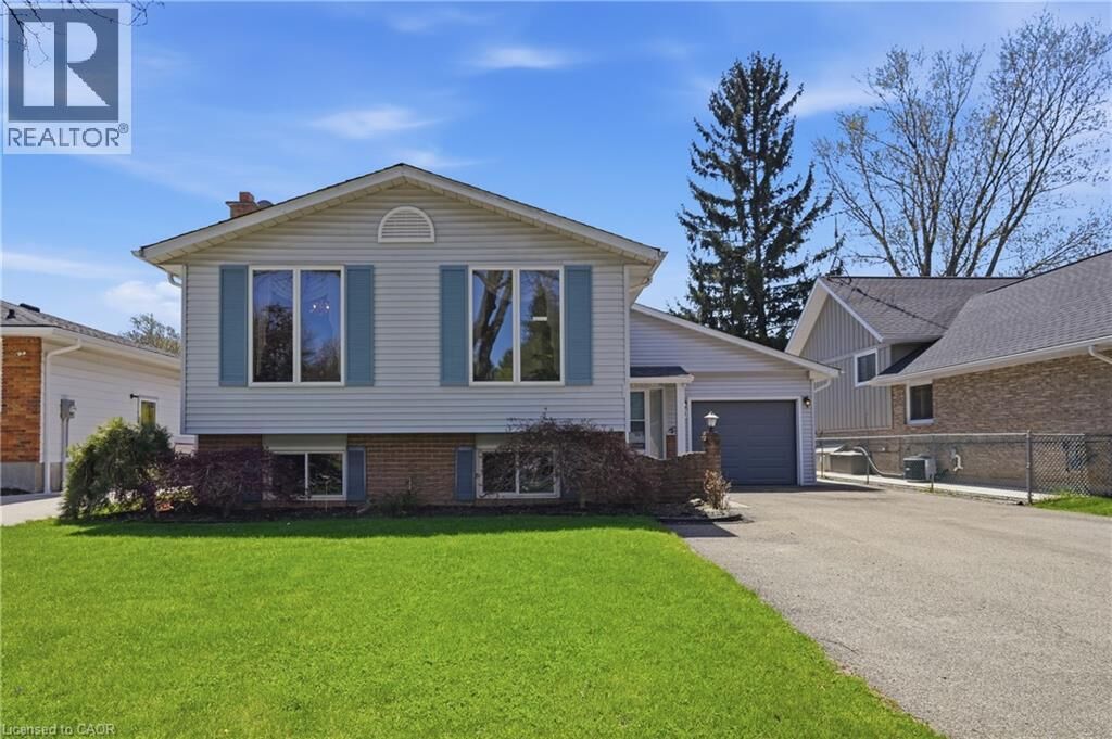 Property Photo:  13 Fallingbrook Drive  ON L0S 1E1 