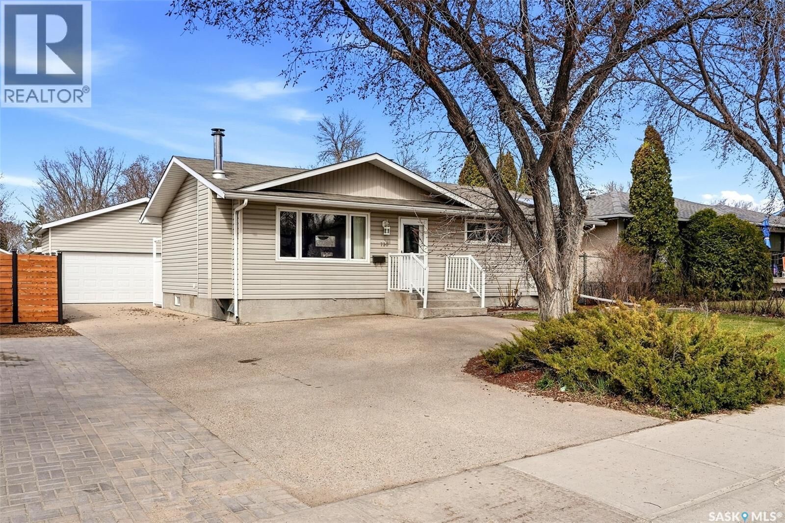 Property Photo:  730 McIntosh Street N  SK S4R 5Z4 