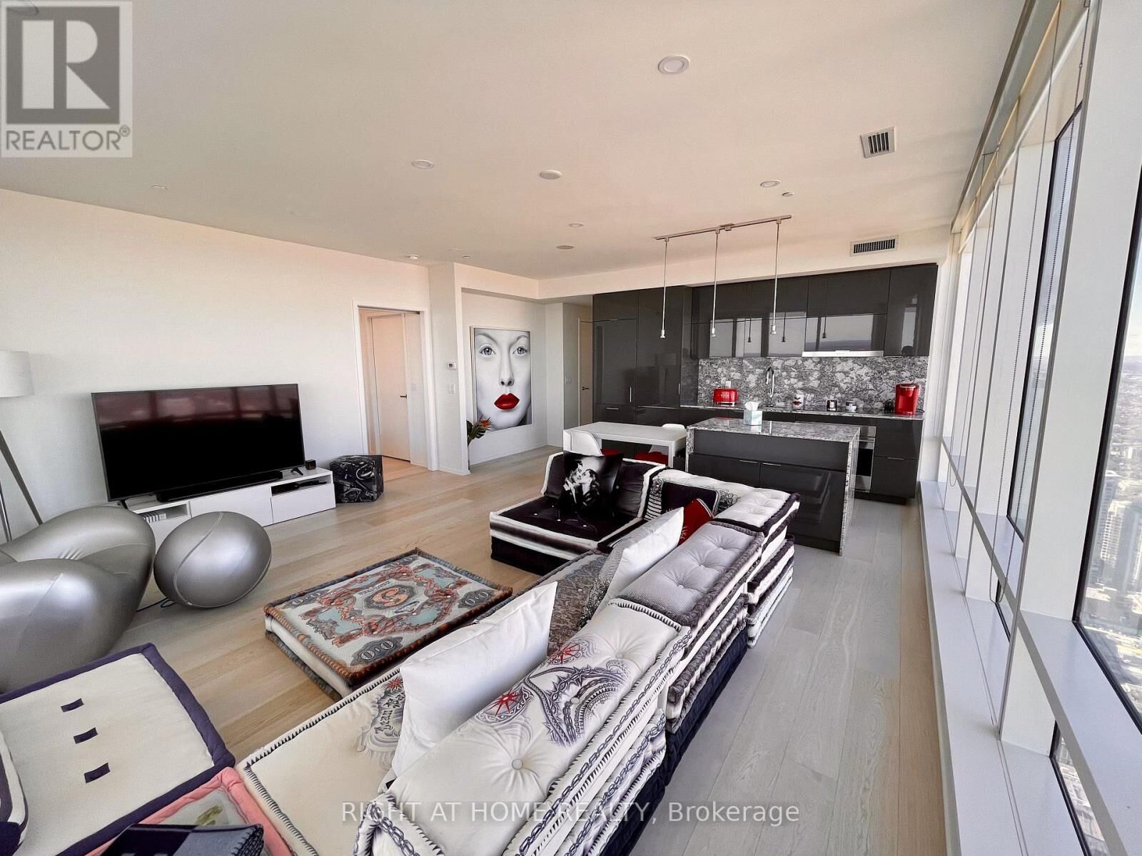 Property Photo:  1 Bloor Street East 7401  ON M4W 1A9 