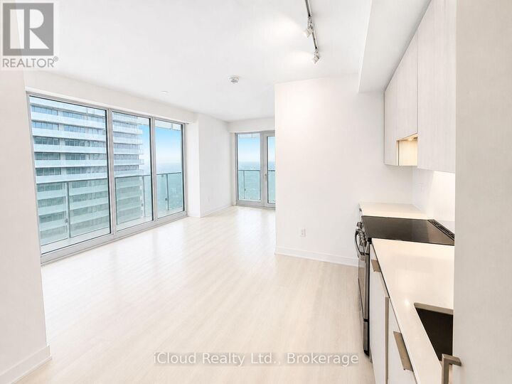 Property Photo:  3900 Confederation Parkway 5604  ON L5B 0M3 