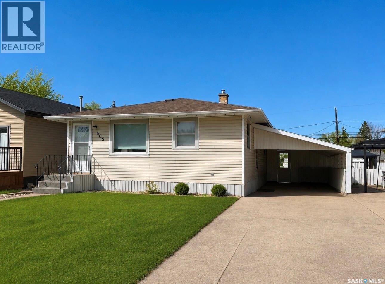 Property Photo:  505 3rd Avenue E  SK S0H 0B0 