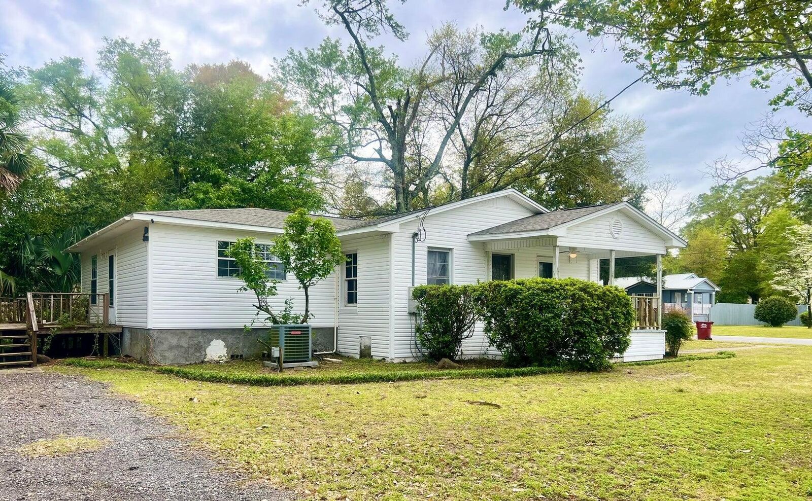 Property Photo:  328 Dixie Street  FL 32536 